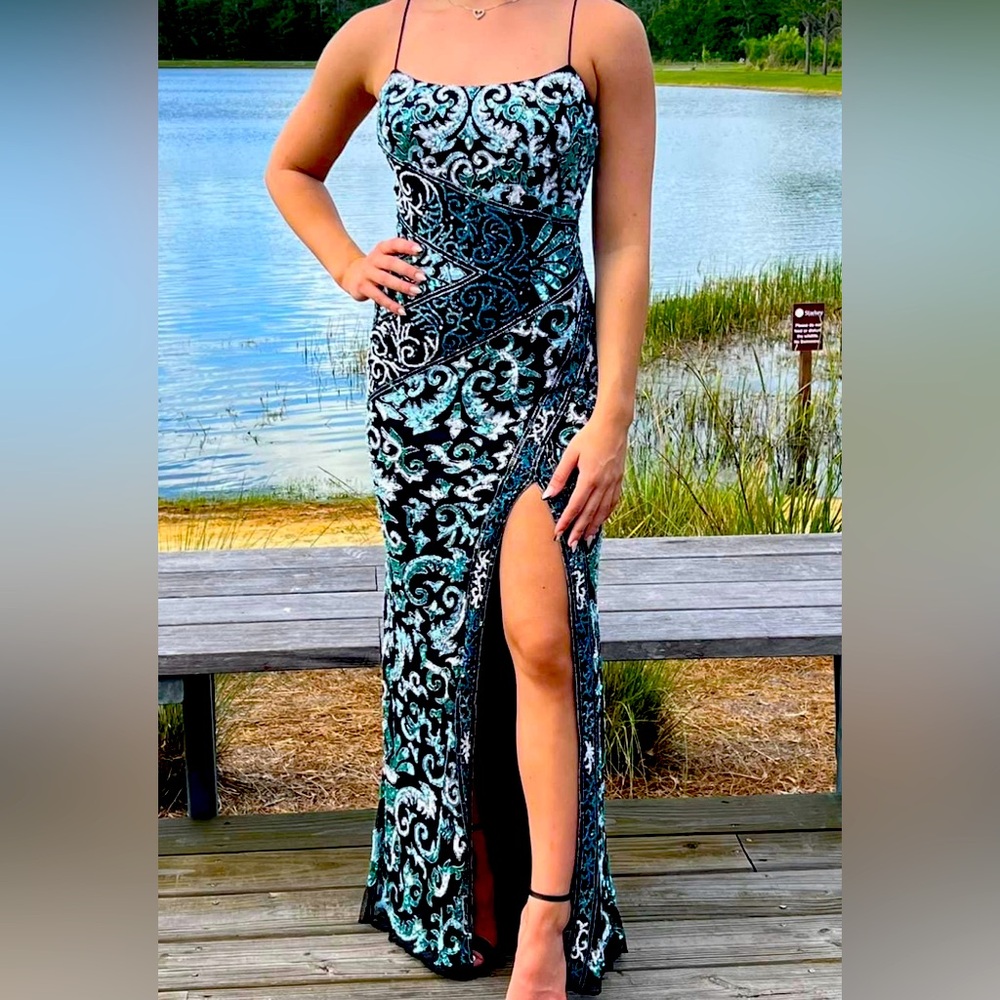 Sherri Hill 53828 Size 0/2 Green/Black Beaded, fitted prom dress w/ slit